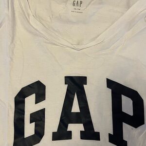 Brand New GAP White T-Shirt with Black Logo